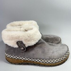 Earth Origins Emmalyn Gray Suede and Cream Sherpa Fur-Lined Ankle Boots